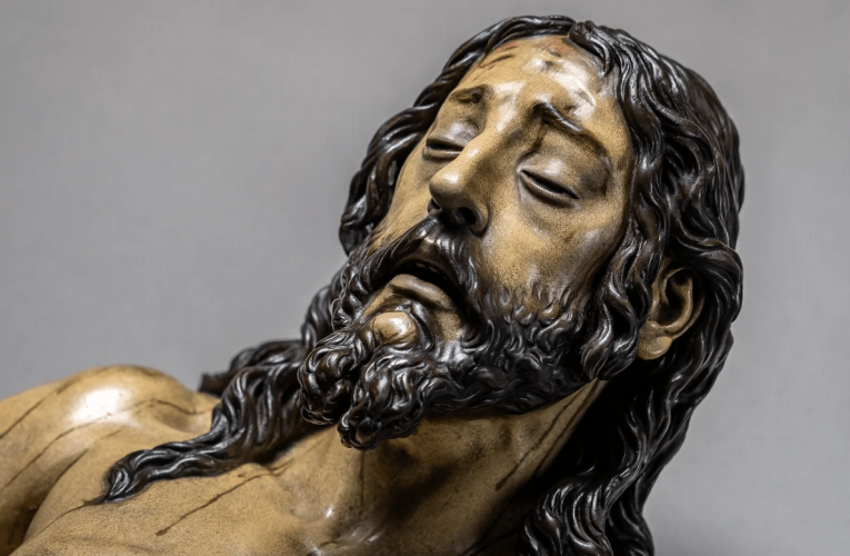 EL CRISTO YACENTE DEL SANTO ENTIERRO PRESIDE ESTE PRIMER LUNES DE CUARESMA EL VÍA CRUCIS DE SEVILLA