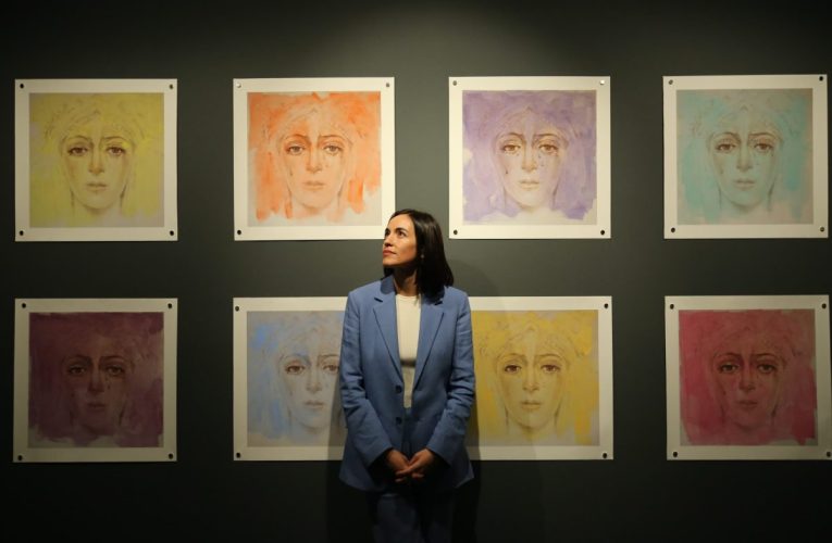 LA EXPOSICIÓN QUE MUESTRA EL PROCESO CREATIVO DEL CARTEL DE LA SEMANA SANTA DE SEVILLA 2025 – Consejo General de Hermandades y Cofradías de la Ciudad Sevilla
