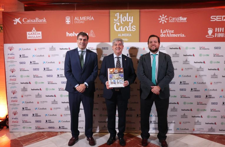 HolyCards y la Agrupación de Hermandades y Cofradías de Almería presenta el mayor coleccionable de la Semana Santa