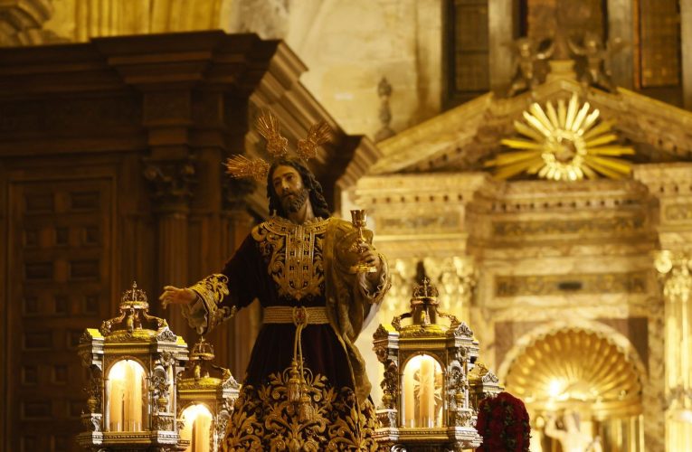 La Agrupación de Cofradías celebra su Vía Crucis de Cuaresma con el Señor de la Cena como protagonista