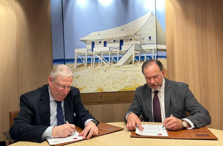 EL CONSEJO DE HERMANDADES Y LA FUNDACIÓN CAJA RURAL DEL SUR RENUEVAN SU CONVENIO DE COLABORACIÓN
