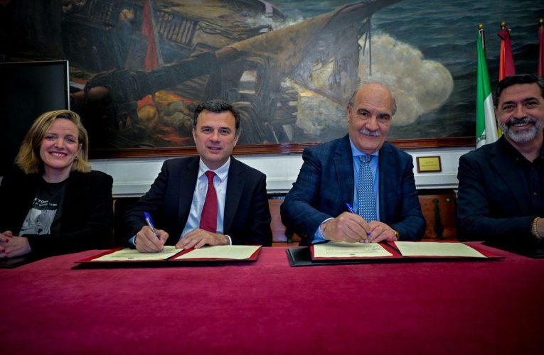 Firma del convenio para la subvención para las hermandades de penitencia de este año 2025 para la Semana Santa.