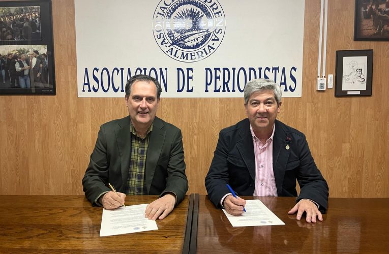 Agrupación de Cofradías y Asociación de la Prensa firman un convenio que beneficiará a cofrades y periodistas