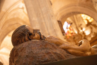 Cuenca refrenda su amor por Cristo en un Santo Entierro íntimo y participativo