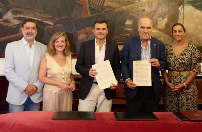 Ayuntamiento y Consejo Local renuevan el convenio para la subvención de las hermandades de Gloria