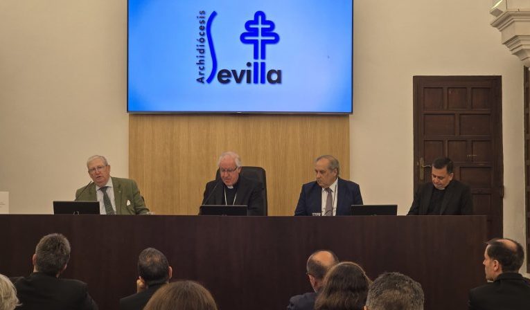 PRESENTACIÓN DEL LIBRO DE ACTAS DEL CONGRESO DE HERMANDADES Y COFRADÍAS Y DEL OBSERVATORIO DE LA PIEDAD POPULAR DE SEVILLA