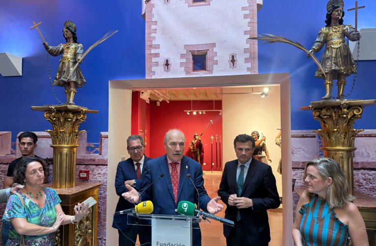 Inauguración en la Fundación Cajasol de la exposición Gades Cofrade