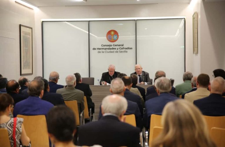 EL CONGRESO INTERNACIONAL DE HERMANDADES CENTRÓ LA CONFERENCIA DEL ARZOBISPO EN EL INICIO DEL CURSO COFRADE