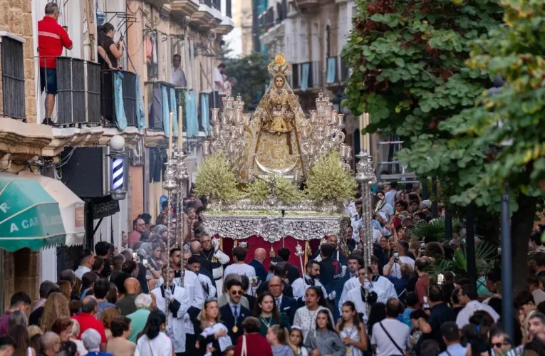 Este martes Cádiz ha celebrado la festividad de su Patronato, la Virgen del Rosario. – Consejo Local de Hermandades