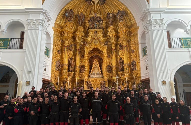 Visita de un batallón de la UME a la Virgen del Rocío