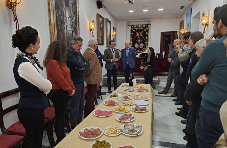 El Consejo de Hermandades ha celebrado el primer encuentro de pregoneros y cartelistas de la Semana Santa y las Glorias.