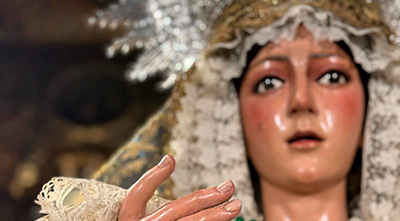 Pedro Manzano culmina labores de conservación en las manos de la Virgen de la Esperanza tras el besamanos