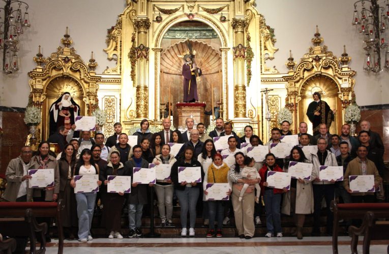 Entrega de diplomas del proyecto social “Cruzando Puentes” | Hermandad del Gran Poder