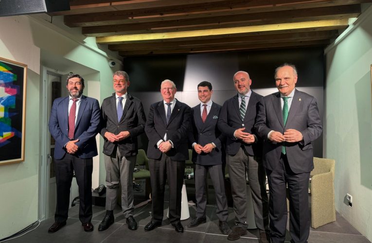 Los pregoneros de Cádiz, Jerez y Sevilla mantienen un encuentro en la Fundación Cajasol