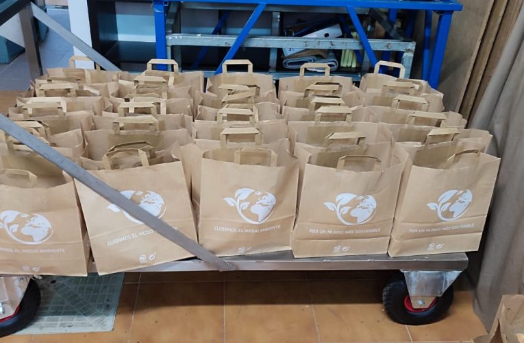 Se ha realizado una entrega de bolsas con alimentos, para las personas más desfavorecidas de nuestra ciudad.