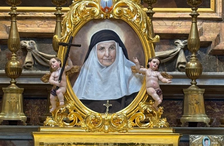 Las Hermanas de la Cruz, Camareras de Honor del Simpecado de Almonte