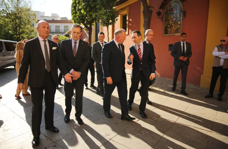 Visita del Jefe de Estado Mayor del Ejército del Aire y del Espacio | Hermandad del Gran Poder