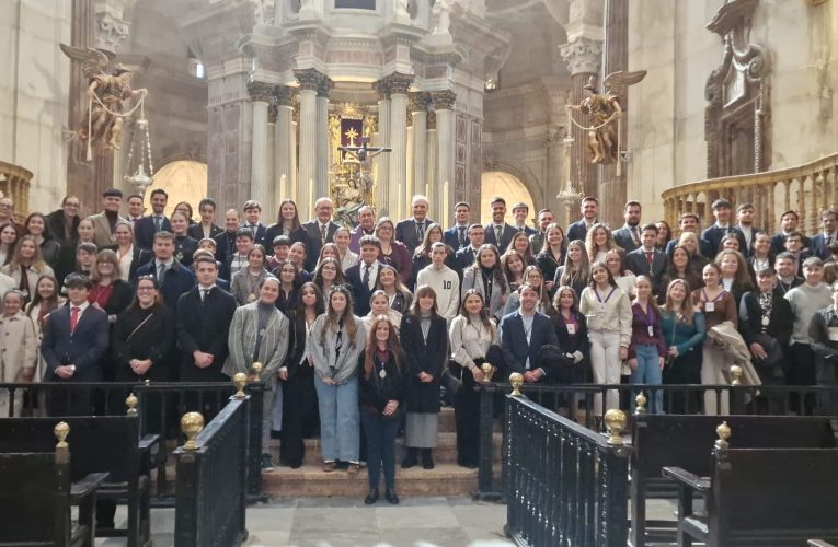 Vía Crucis la Juventud – Consejo Local de Hermandades y Cofradías Cádiz