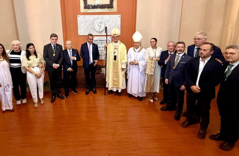 Testigos de la Bendición del Memorial al Papa Francisco