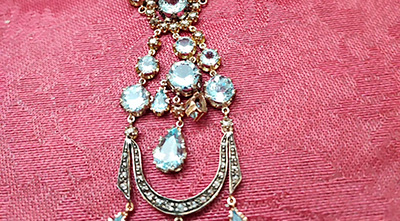 Donación de pendientes y collar de época isabelina para la Virgen del Santo Rosario