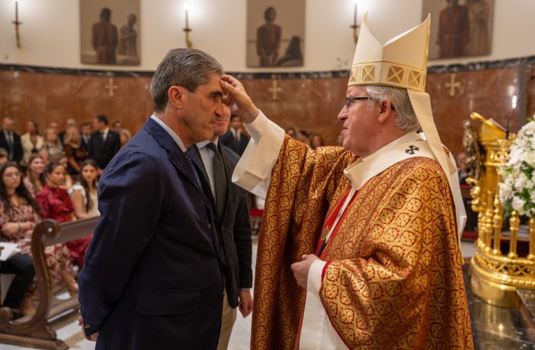 El Sr. Arzobispo preside la Confirmación de 64 hermanos | Hermandad del Gran Poder