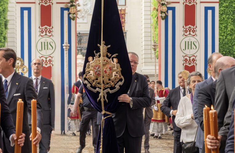 Asistencia corporativa de nuestra Hermandad a la procesión del Corpus Christi | Hermandad del Gran Poder