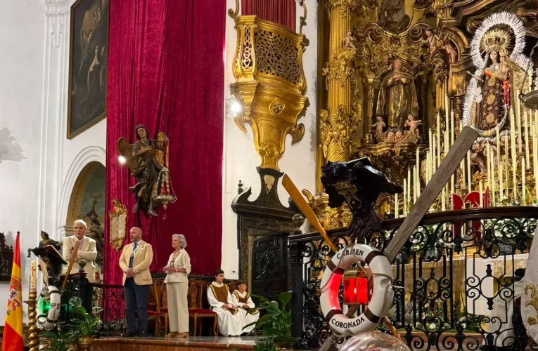 El Consejo de Hermandades entrega a la Fundación Ayuda a la Iglesia Necesitada el donativo recaudado del libro del pregón de la Semana Santa.