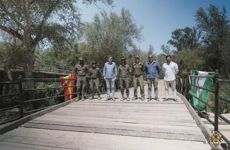 El Ejército instala un puente en Los Olivarejos