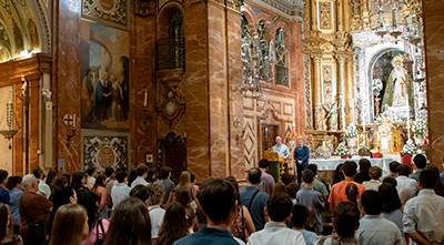 Más de 200 jóvenes macarenos se dan cita en la Basílica para iniciar el nuevo curso cofrade