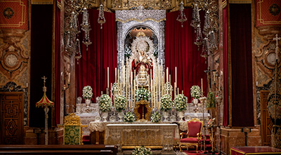 Altar para el Solemne Triduo en honor a Nuestra Señora del Rosario
