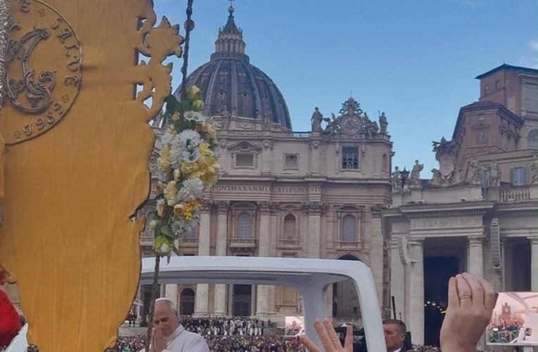 La Hermandad del Rocío de la Macarena ante el Santo Padre