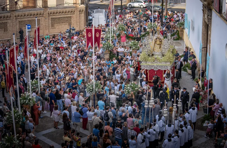 El Consejo de Hermandades y Cofradías de Cádiz acompañó a la Virgen del Rosario, Patrona de nuestra ciudad y Patrona del propio Consejo, en la celebración de su festividad.